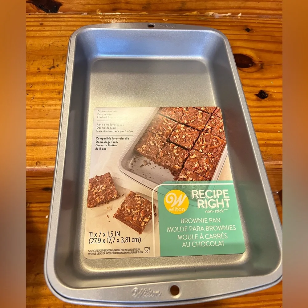 Wilton  brownie pan 11”x7”x1.5”
